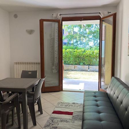 ديسينسانو ديل غاردا Appartamento Il Faro Con Giardino In Residence Con Piscina المظهر الخارجي الصورة