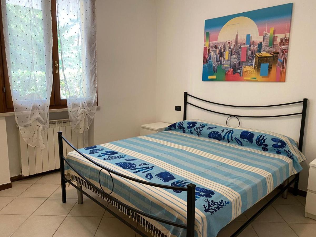 ديسينسانو ديل غاردا Appartamento Il Faro Con Giardino In Residence Con Piscina المظهر الخارجي الصورة