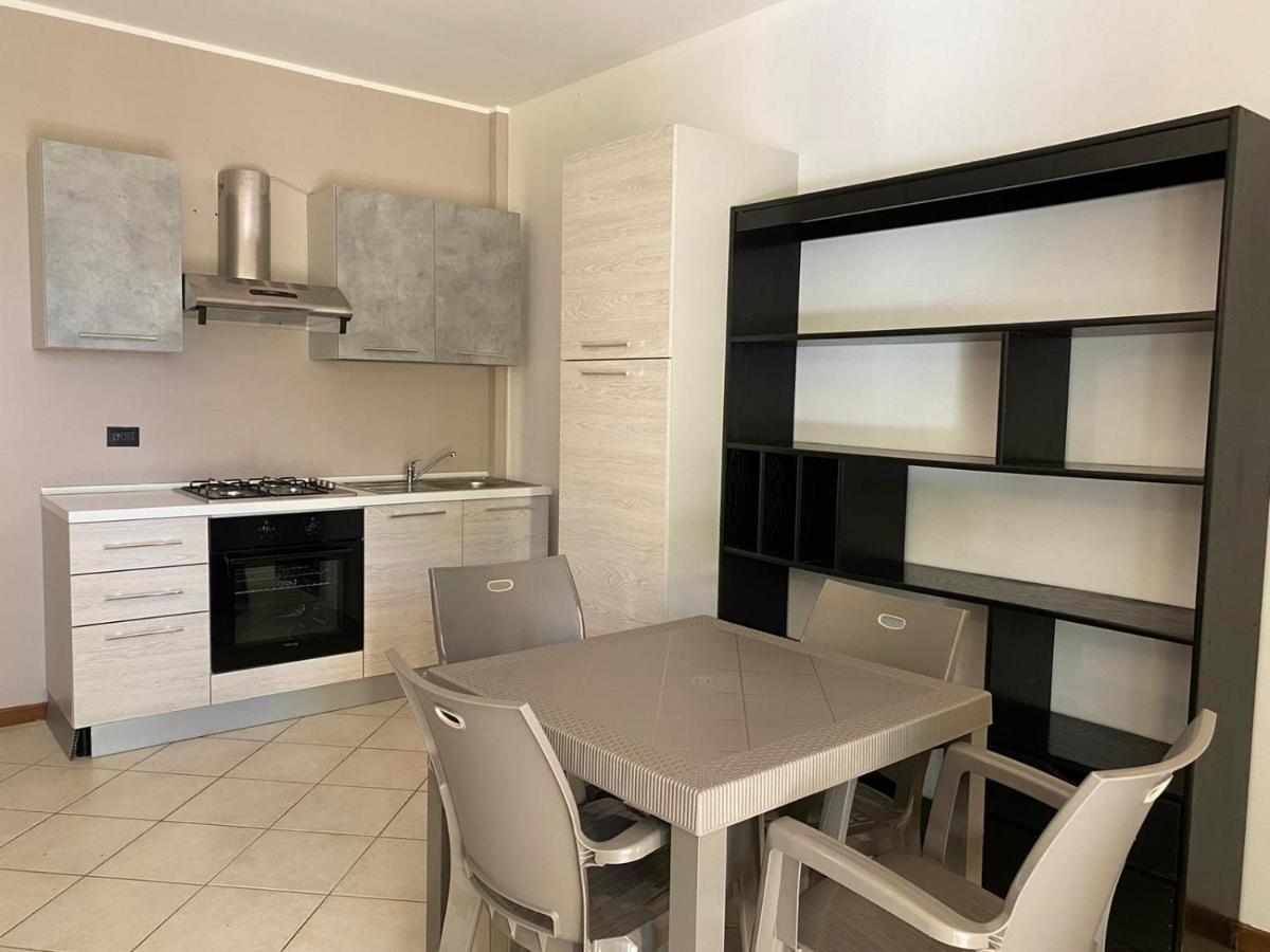 ديسينسانو ديل غاردا Appartamento Il Faro Con Giardino In Residence Con Piscina المظهر الخارجي الصورة