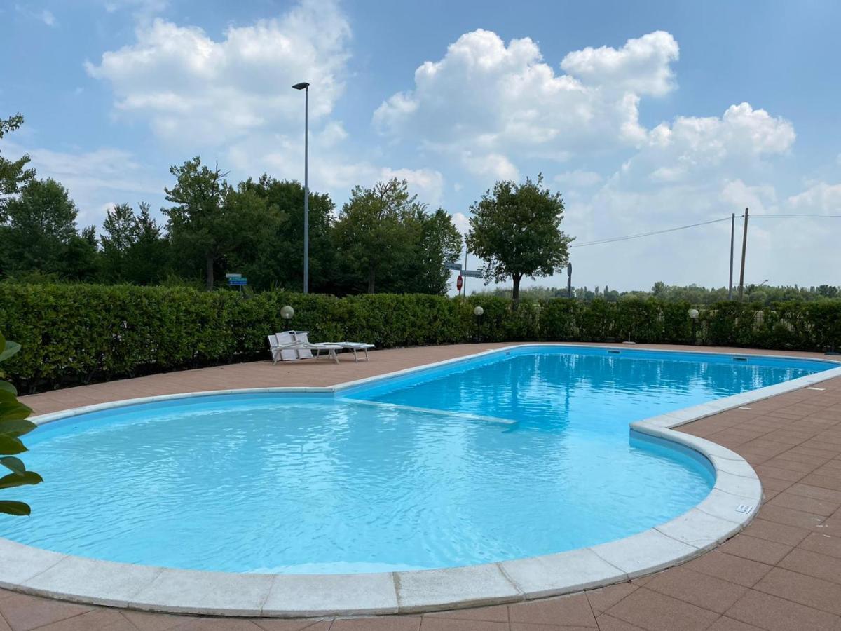 ديسينسانو ديل غاردا Appartamento Il Faro Con Giardino In Residence Con Piscina المظهر الخارجي الصورة