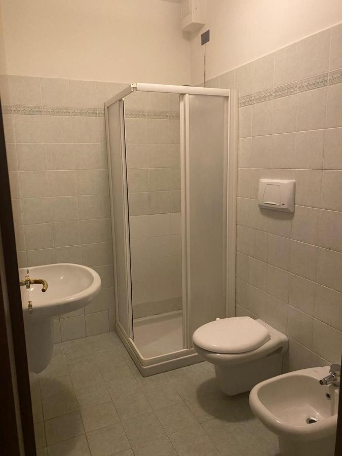 ديسينسانو ديل غاردا Appartamento Il Faro Con Giardino In Residence Con Piscina المظهر الخارجي الصورة