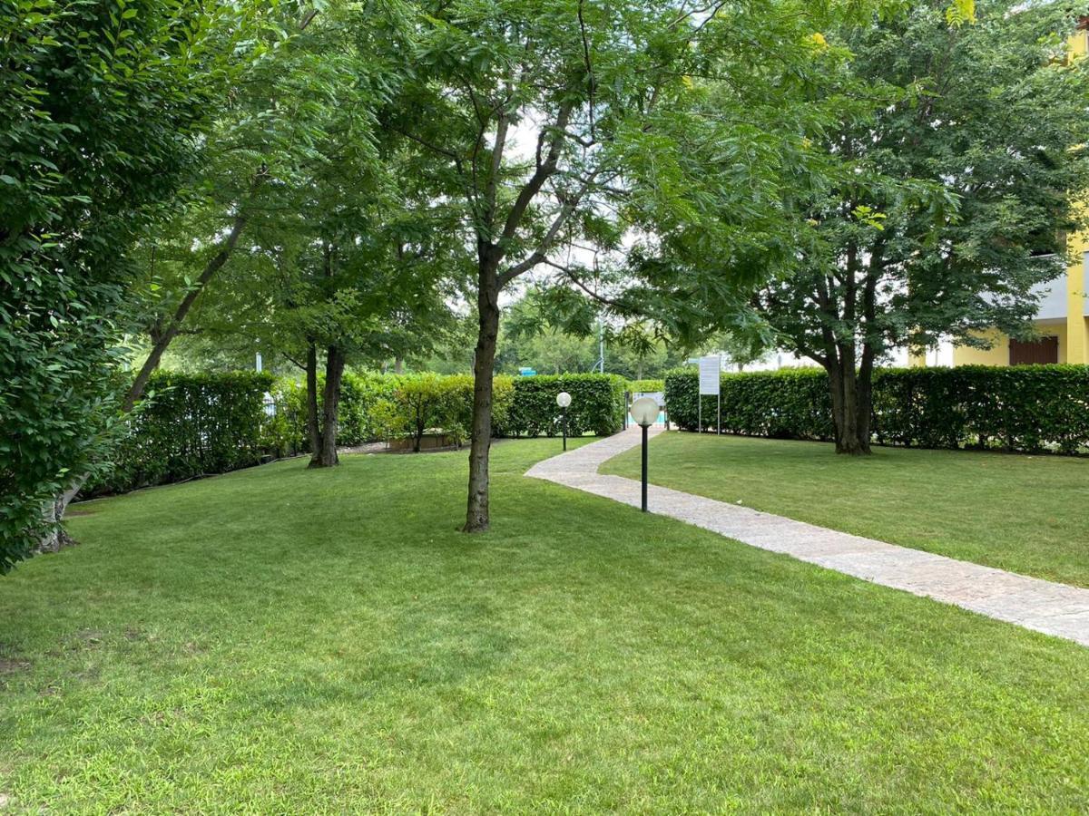 ديسينسانو ديل غاردا Appartamento Il Faro Con Giardino In Residence Con Piscina المظهر الخارجي الصورة