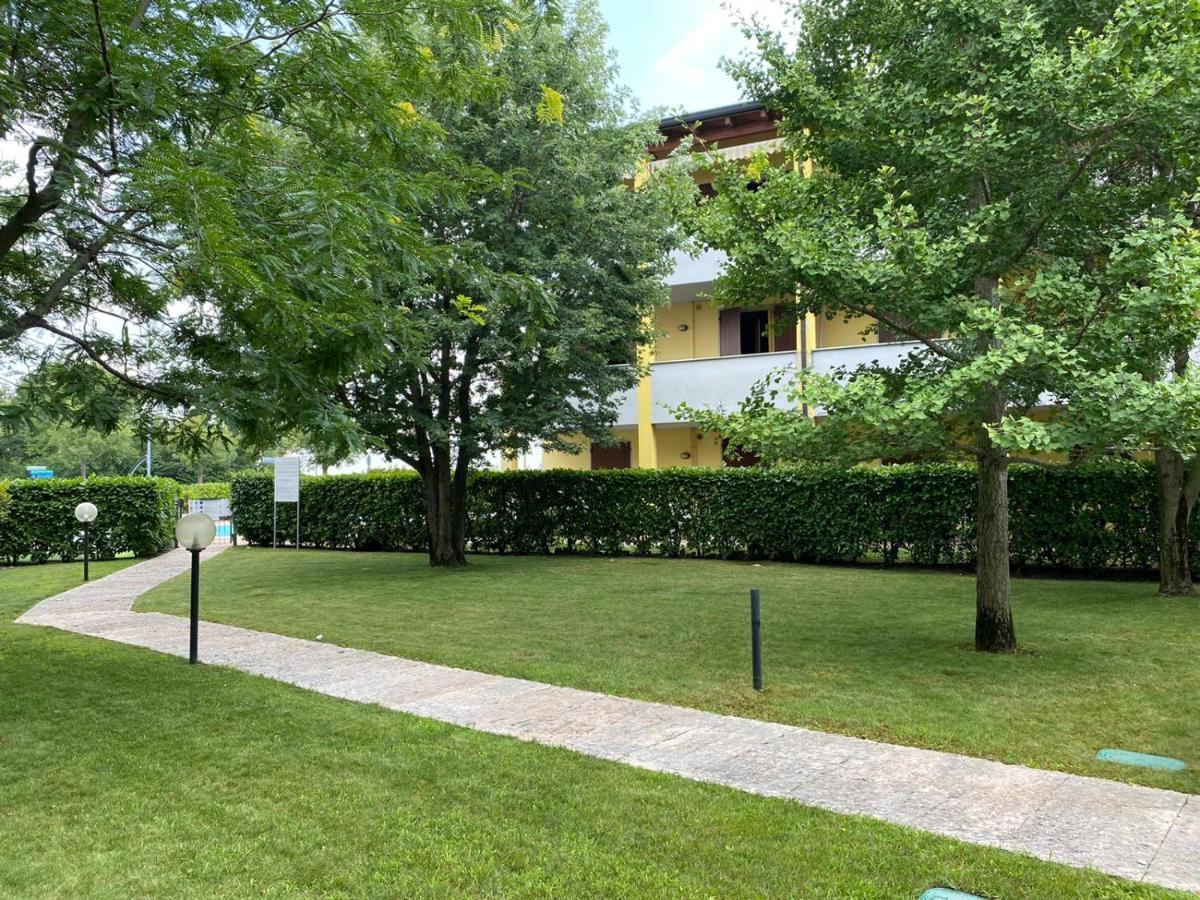 ديسينسانو ديل غاردا Appartamento Il Faro Con Giardino In Residence Con Piscina المظهر الخارجي الصورة